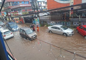 പത്തനംതിട്ട ജില്ലക്കാരുടെ ഗതികേട് :മഴ പെയ്താല്‍